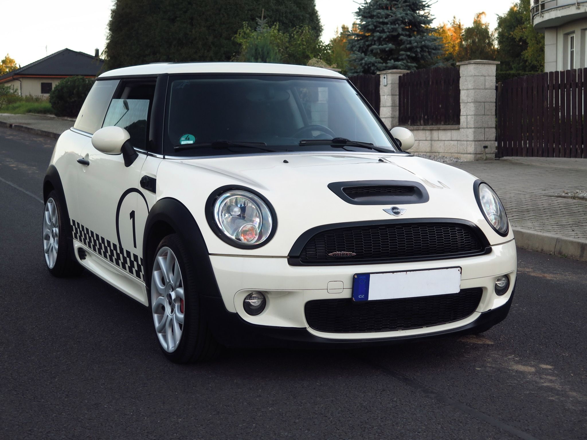 Mini Cooper S, JOHN COOPER WORKS 141kW CARBON - fotka 3