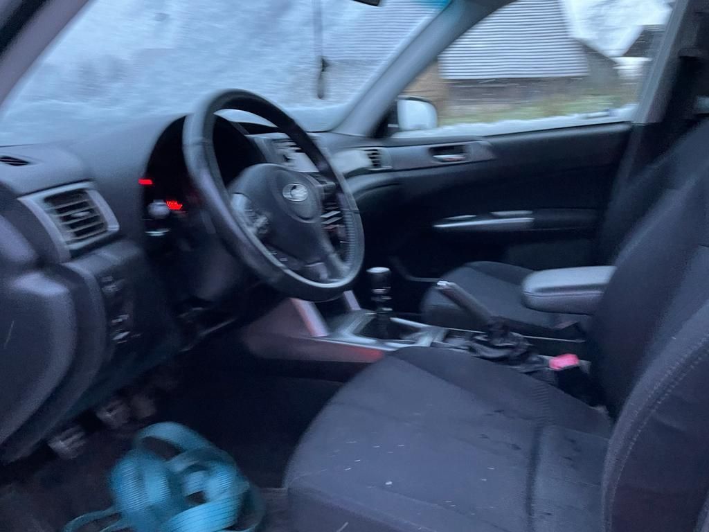 Subaru Forester, Sákne olej z motoru unik - fotka 5