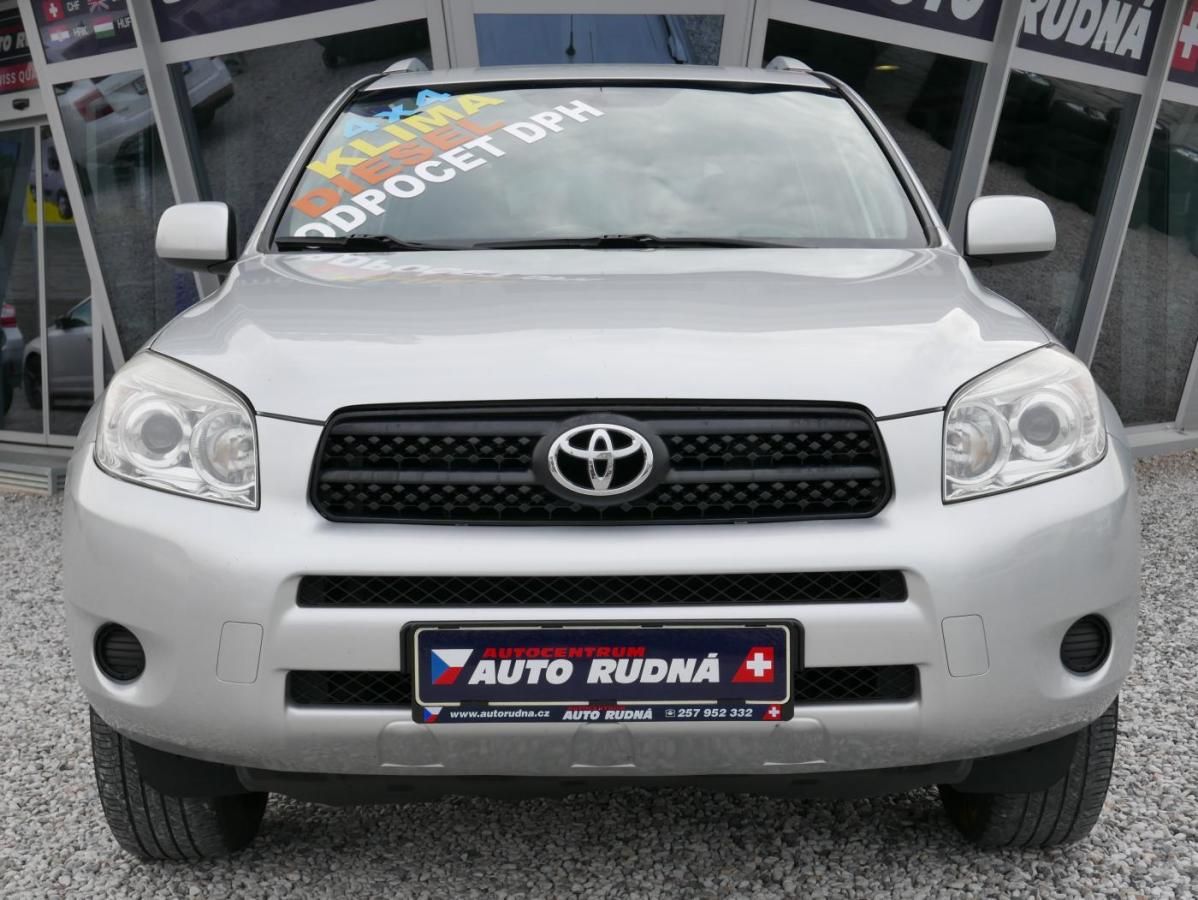 Toyota Rav4, 2,2 D-4D Terra 4x4 - fotka 3