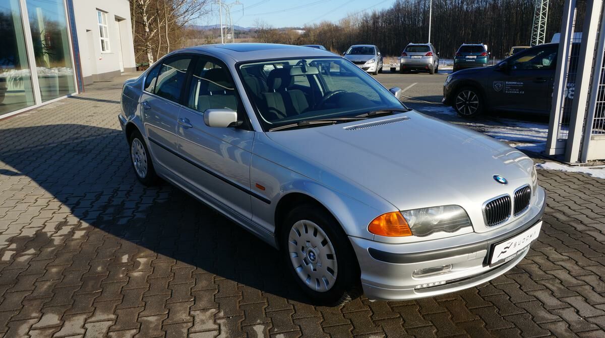 BMW Řada 3, 320i