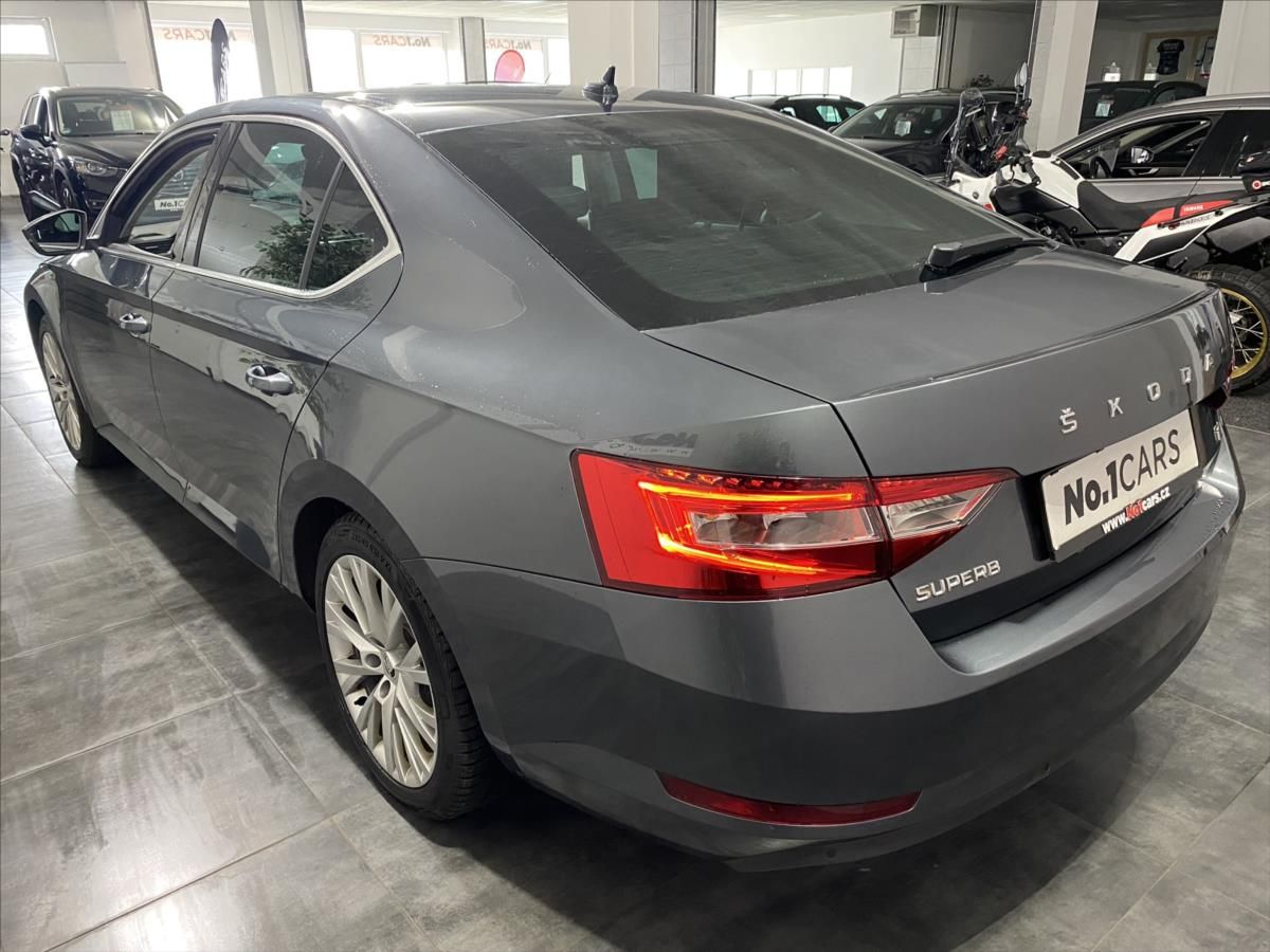 Škoda Superb, 1,4   TSI iV DSG LED 1.MAJ ČR - fotka 4
