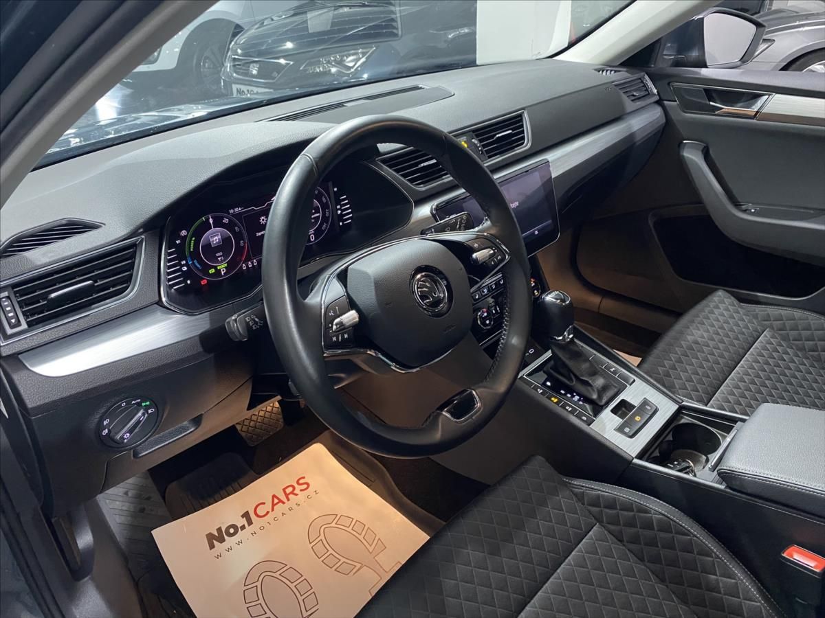 Škoda Superb, 1,4   TSI iV DSG LED 1.MAJ ČR - fotka 6