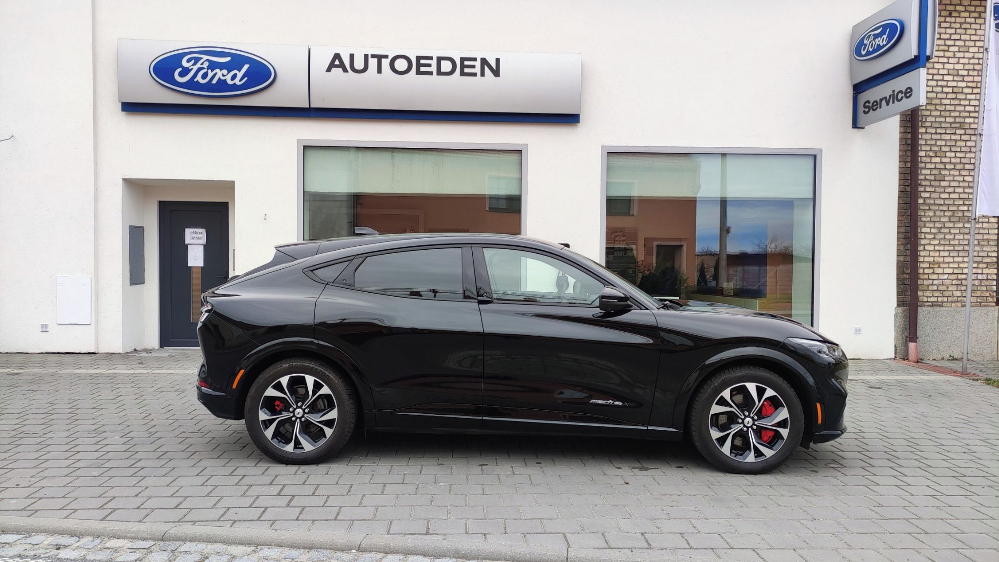 Ford Mustang Mach-E, 4x4 prodloužený dojezd