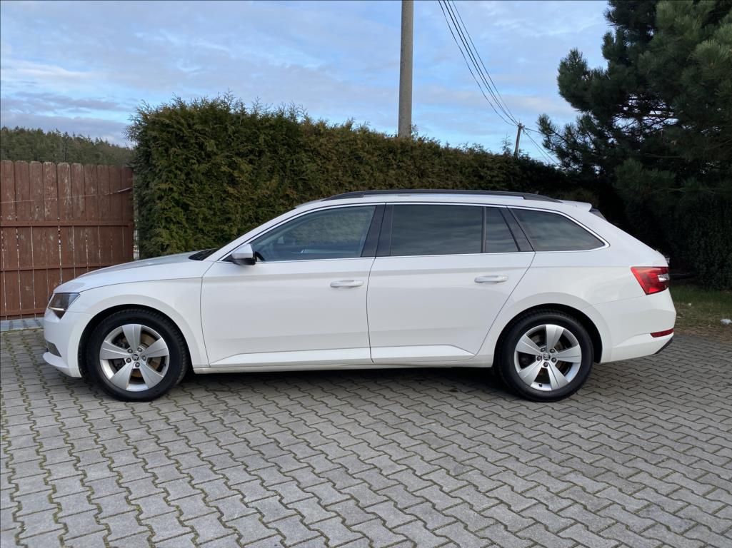 Škoda Superb, 2,0 TDI  Ambition / NAVI - fotka 2