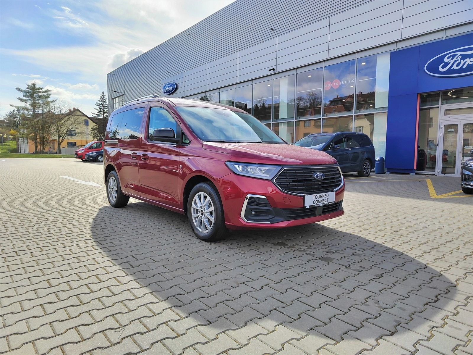 Ford Tourneo Connect, 2,0 EcoBlue 90kW/122 koní 6 st - fotka 2
