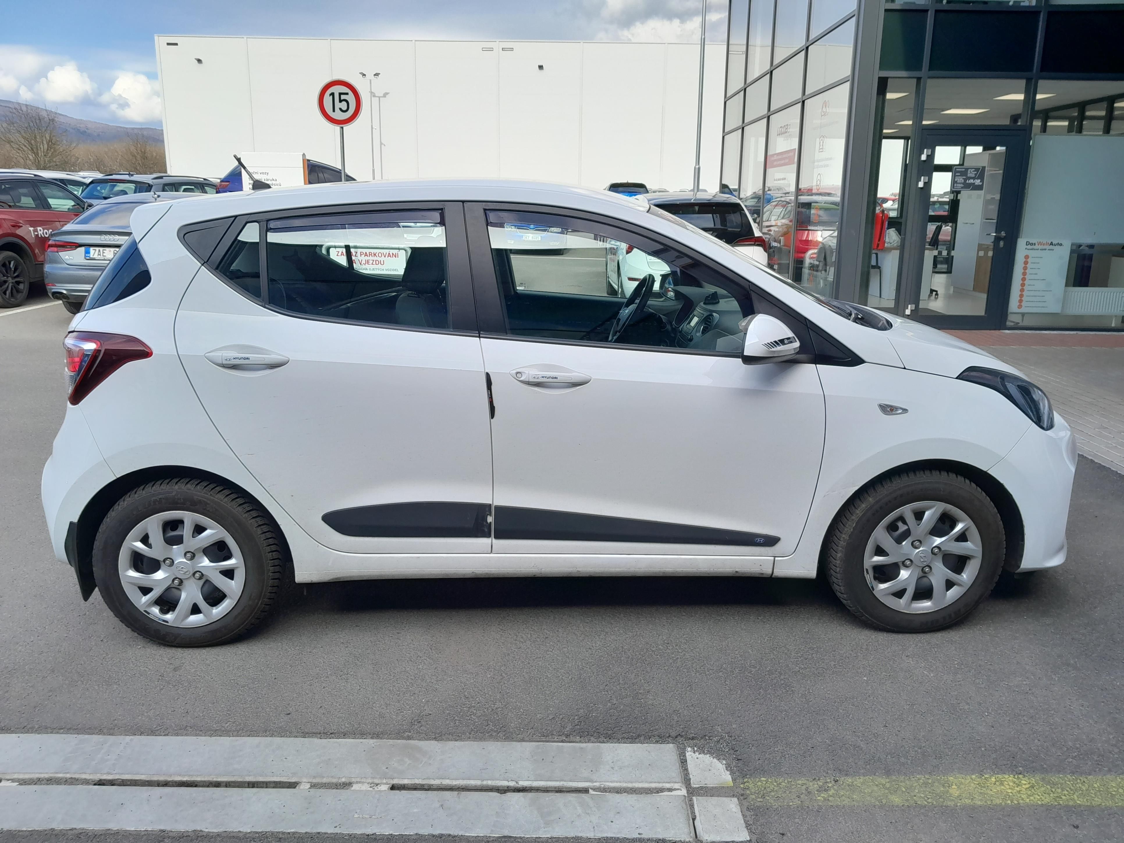 Hyundai i10, Family+ 1.0  48 kW - fotka 2