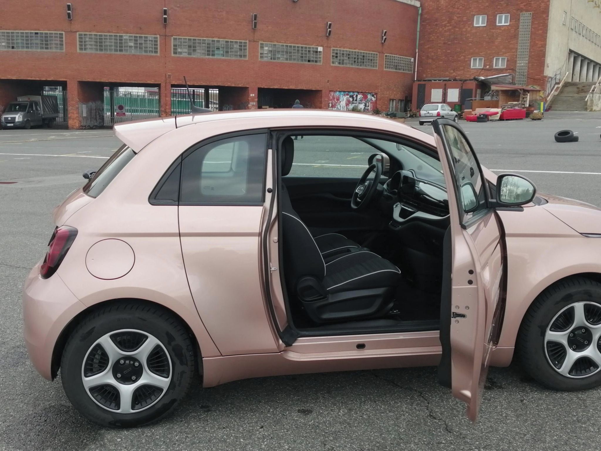 Fiat 500, BEV Passion 3+1 42 kWh - fotka 6