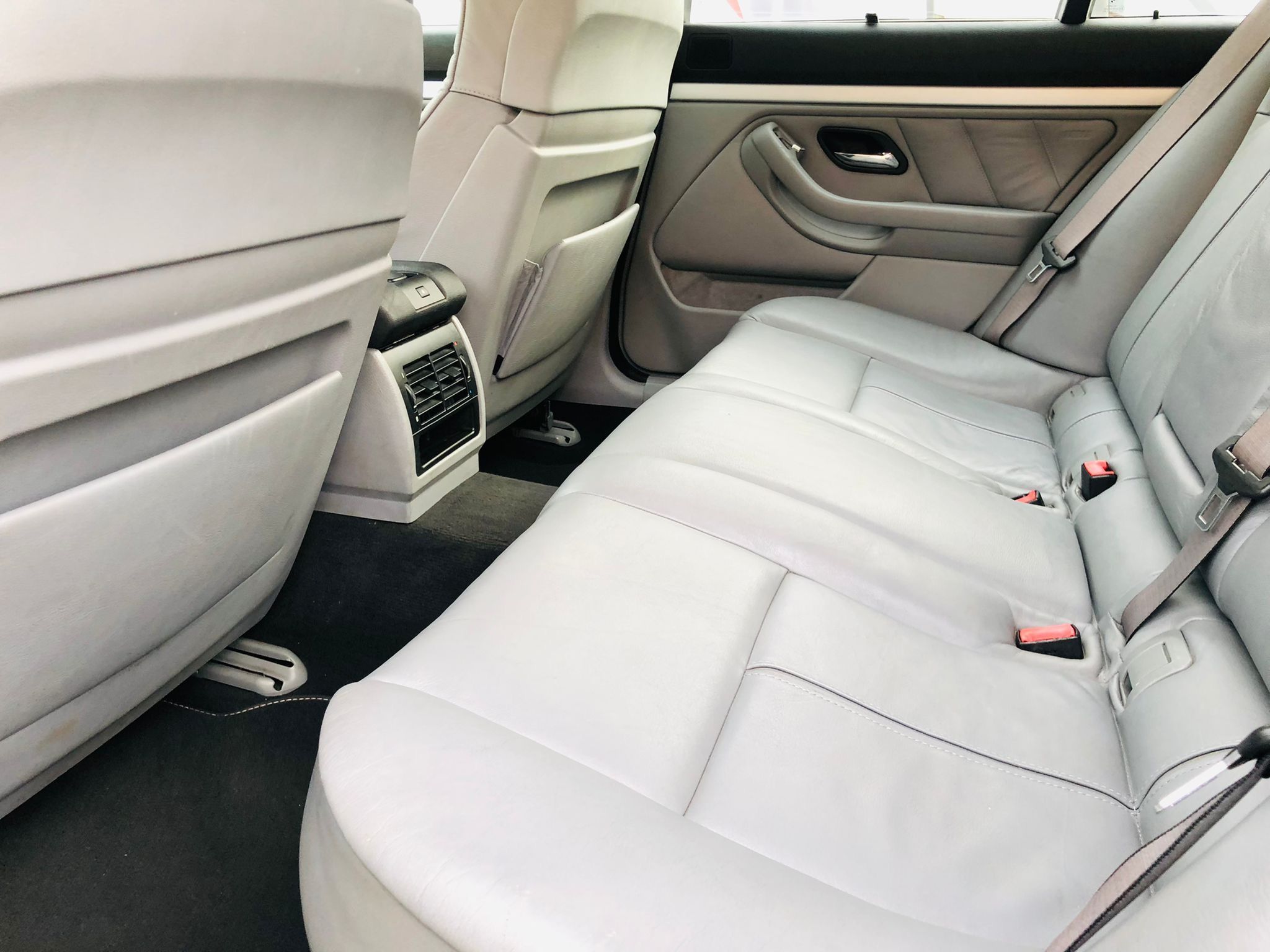 BMW Řada 5, E39 540i - fotka 4
