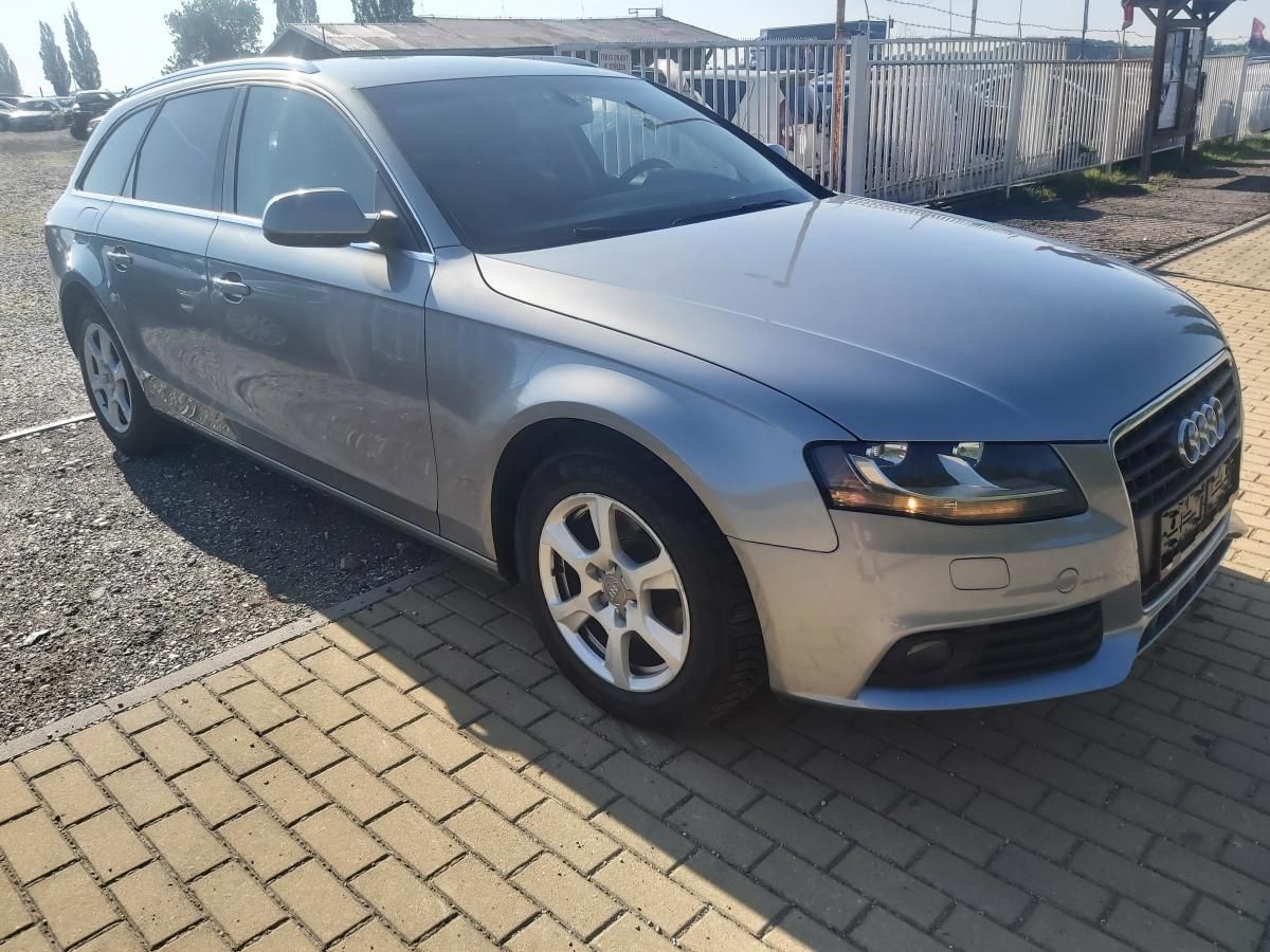 Audi A4, 2,0 132 KW - fotka 5