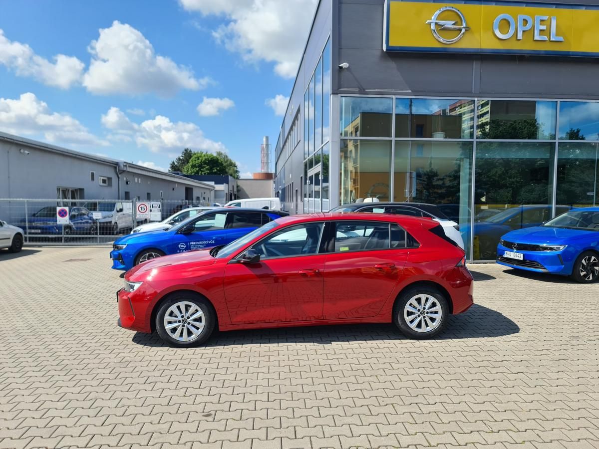 Opel Astra, Edition 1.2 96 kW MT6 - fotka 3