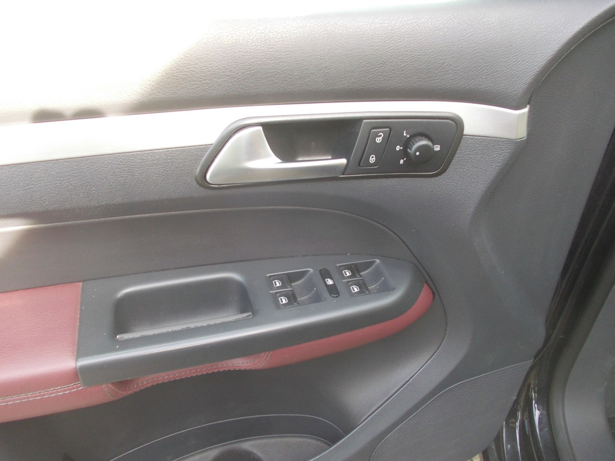 Volkswagen Touran, 2.0TDI 125KW NAVI - fotka 5