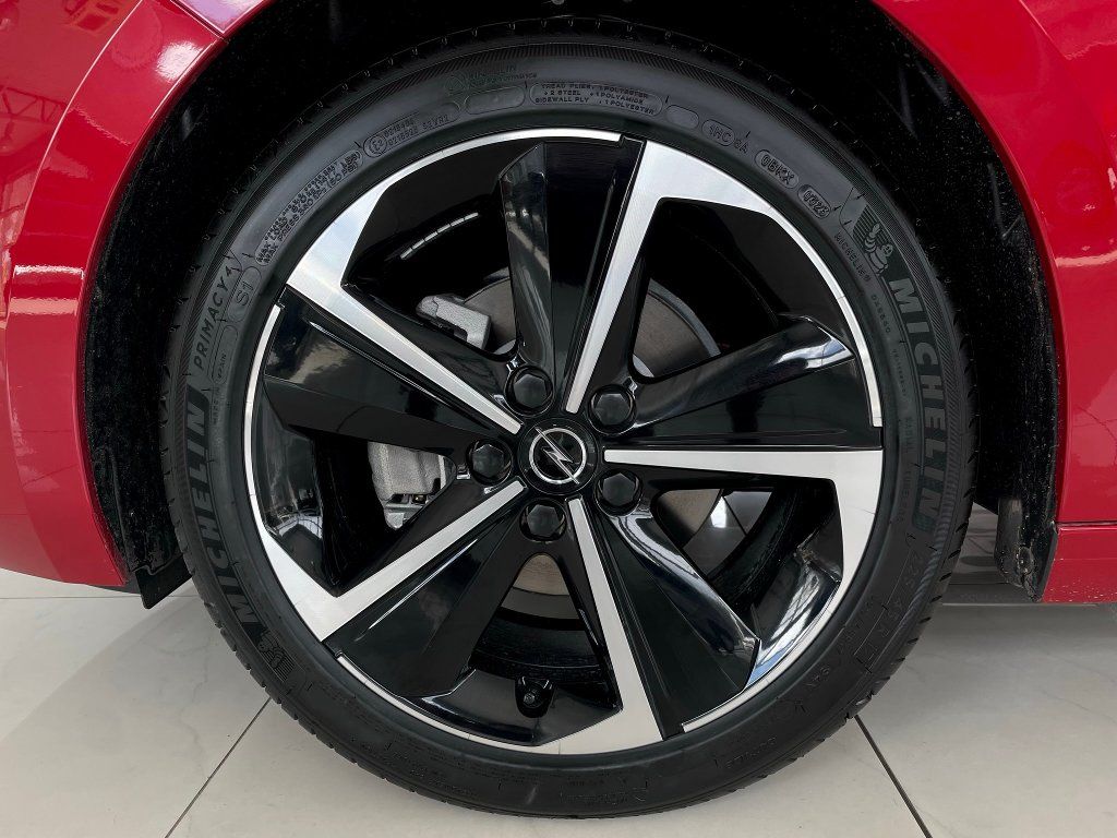 Opel Astra, Elegance 1,2Turbo AT8 - fotka 4