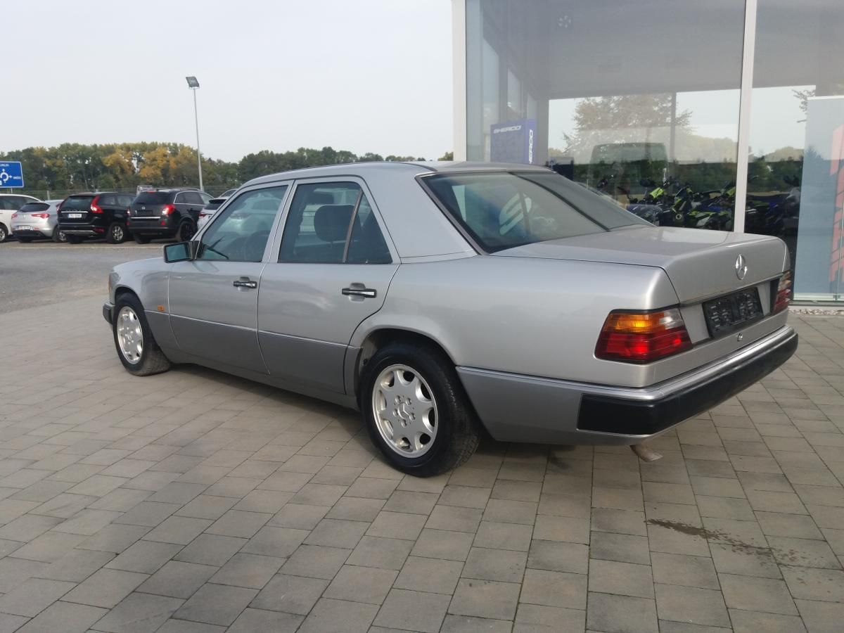Mercedes-Benz 124, 2.0i,100kW,KLIMA,ABS - fotka 6