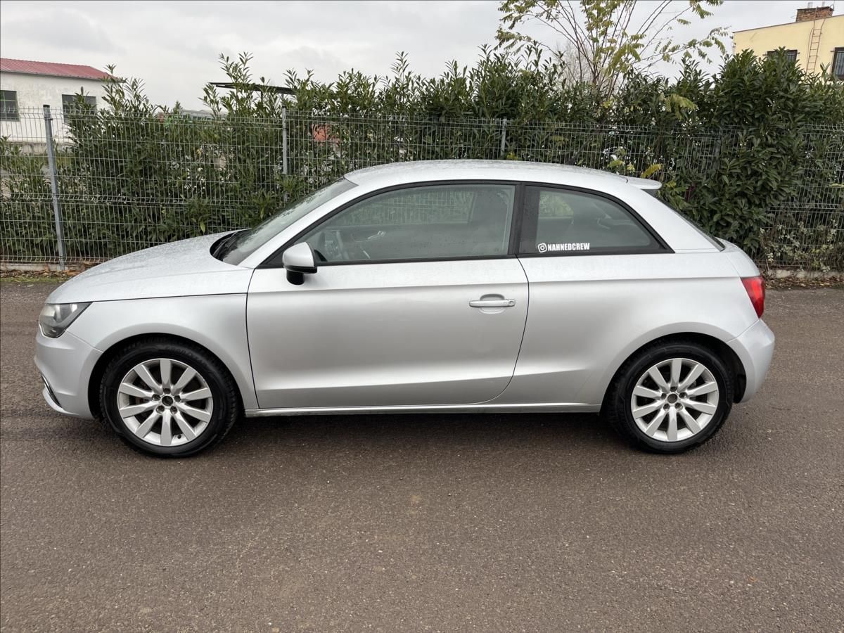 Audi A1, 1,6 TDi KLIMA ROZVODY STK - fotka 4