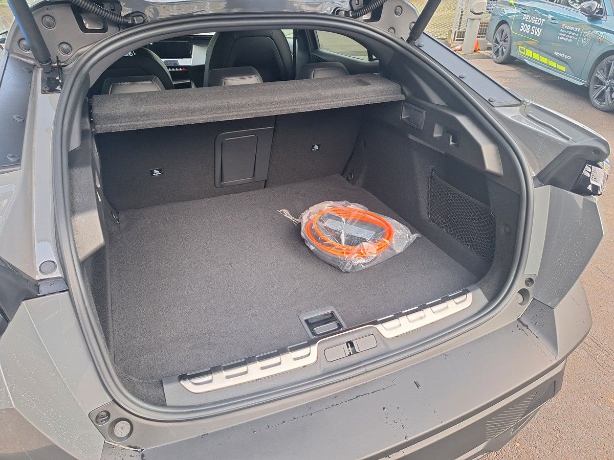 Peugeot 408, GT Plug-in HYBRID 225k e-EAT8 - fotka 6