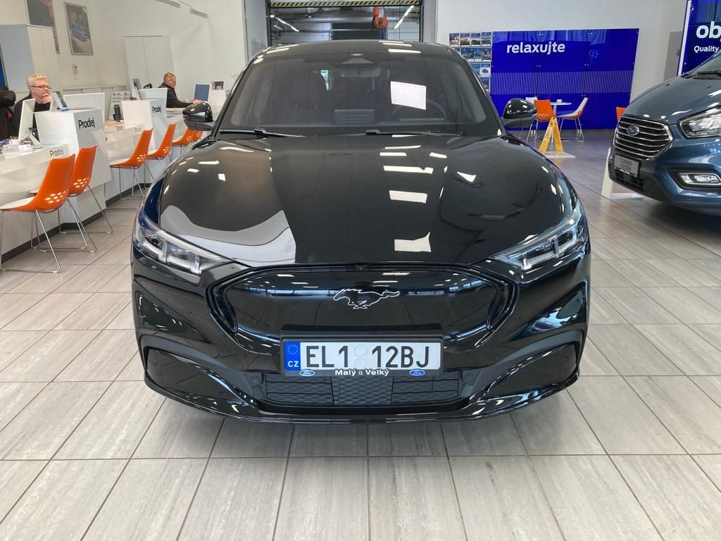 Ford Mustang Mach-E, Premium 351k 99 kWh 5D - fotka 2