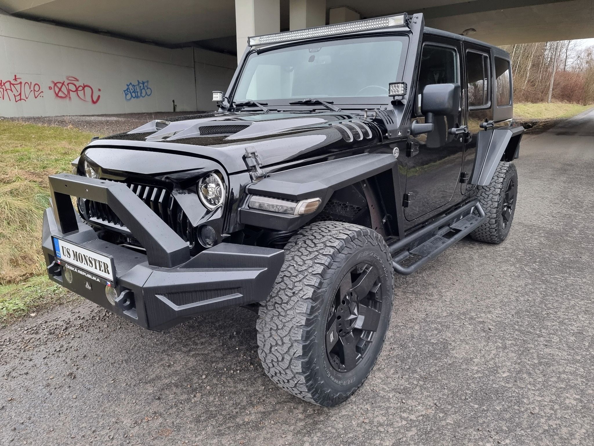 Jeep Wrangler, 3,6L V6  MANUÁL CUSTOM BLACK - fotka 3