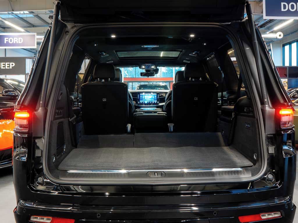 Jeep Grand Wagoneer, 6.4 Grand Wagoneer Obsidian - fotka 6