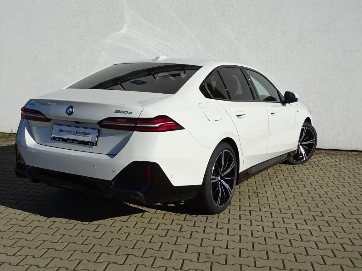 BMW Řada 5, 520d xDrive - fotka 3