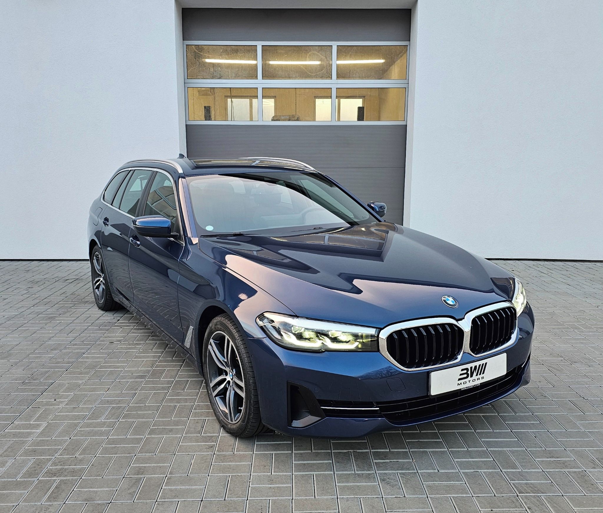 BMW Řada 5, 520d xDrive Touring - fotka 3