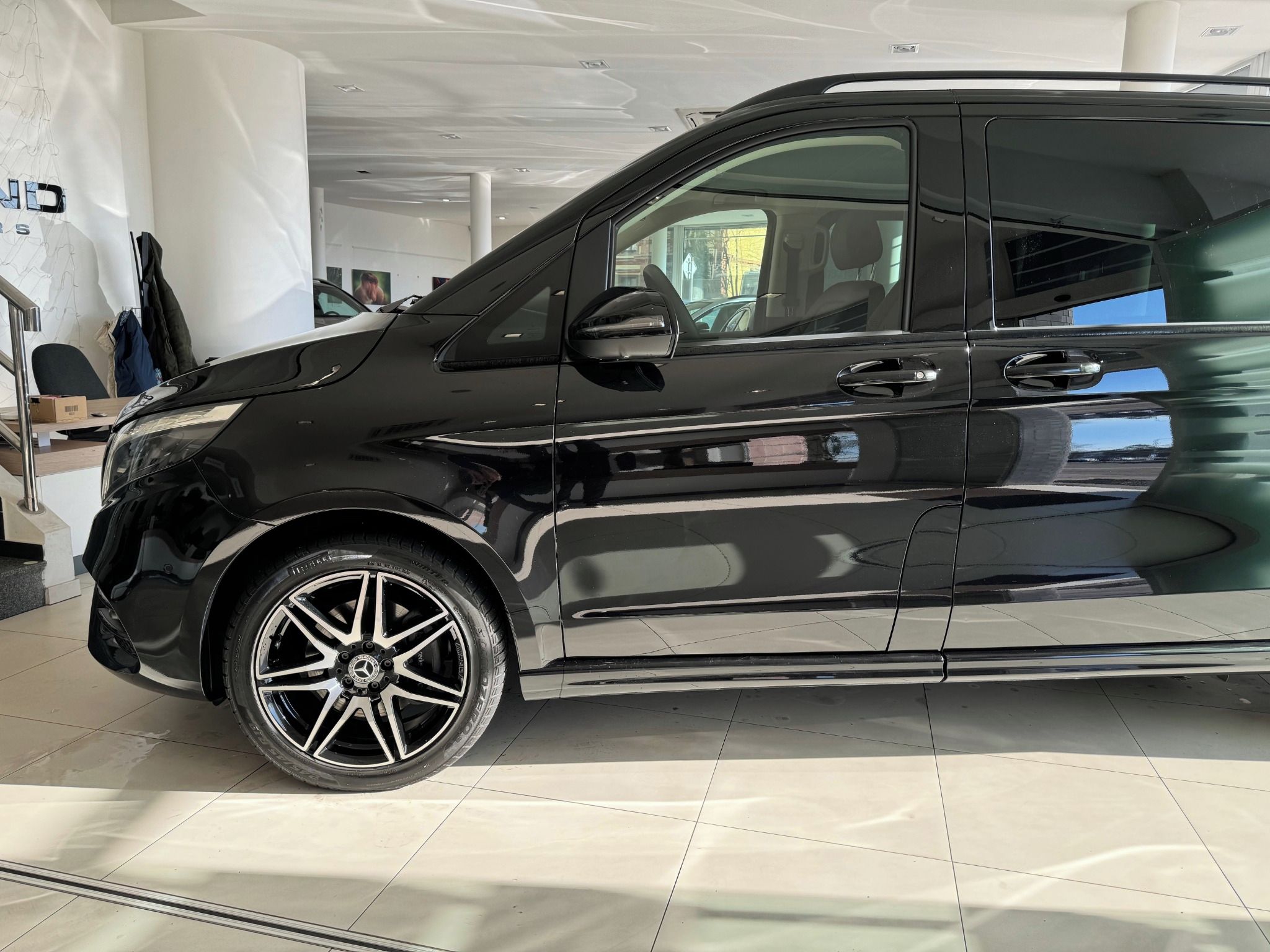 Mercedes-Benz Třídy V, 300 d 4MATIC - fotka 5