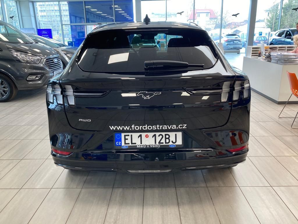 Ford Mustang Mach-E, Premium 351k 99 kWh 5D - fotka 4