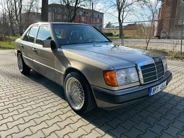 Mercedes-Benz 124, 230E