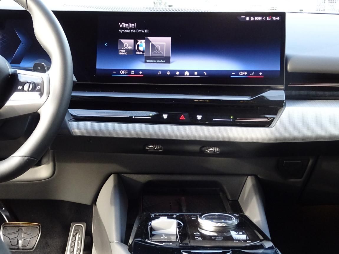 BMW Řada 5, 520d xDrive - fotka 6
