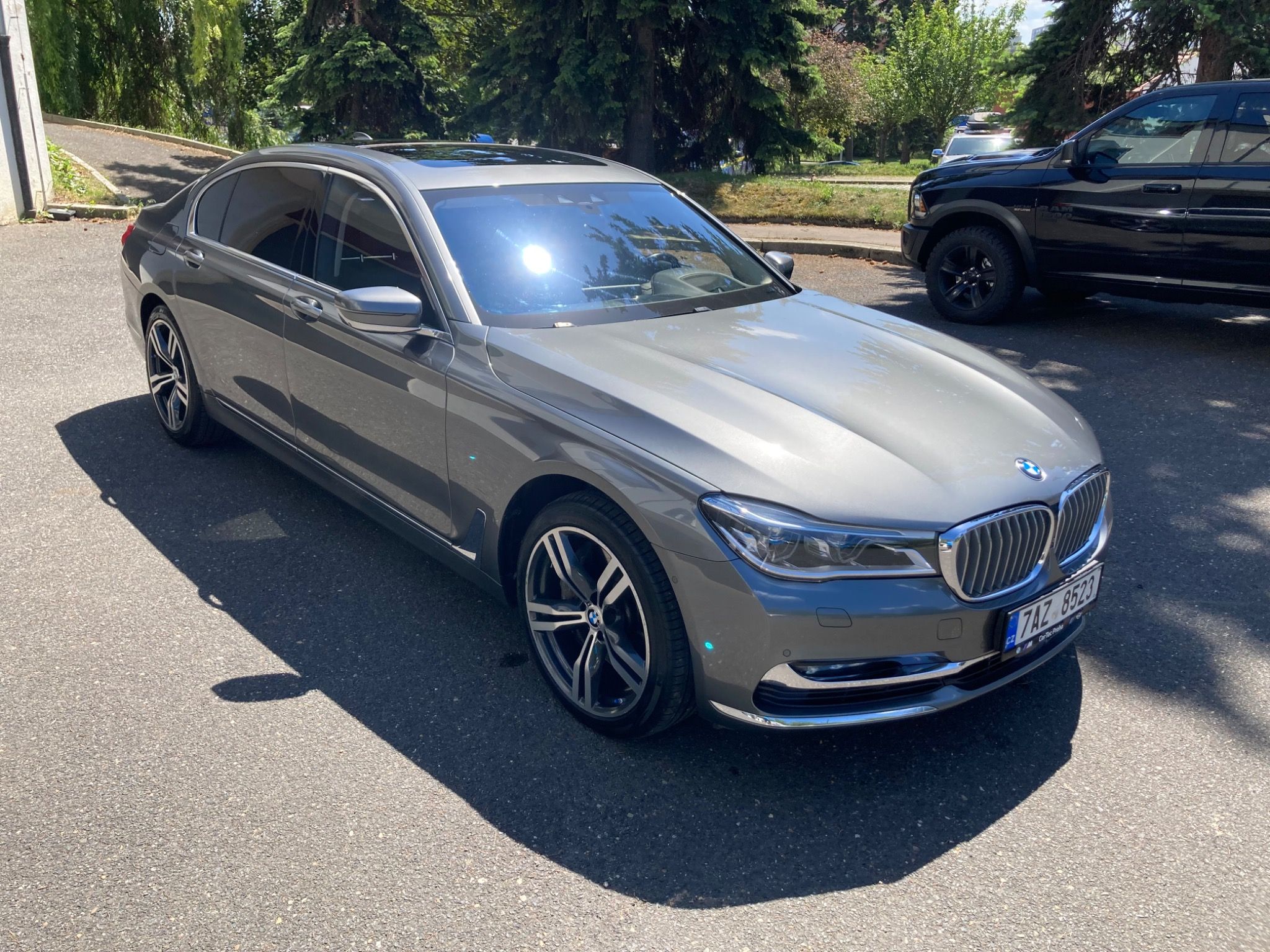 BMW Řada 7, 750Li X-Drive V8 330kW FULL - fotka 3