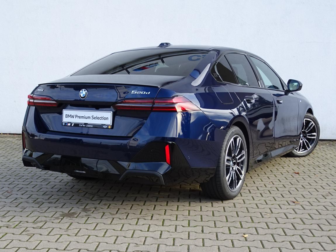 BMW Řada 5, 520d xDrive - fotka 3