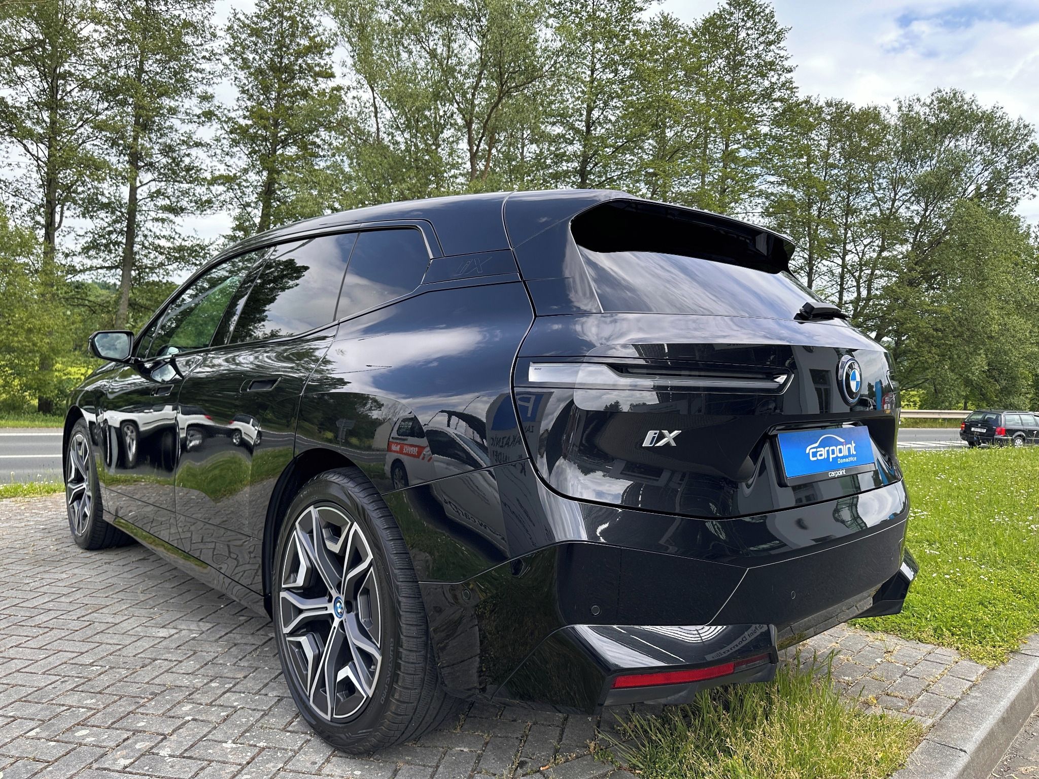 BMW iX, 40 Essence Sport Harman Kardon - fotka 4