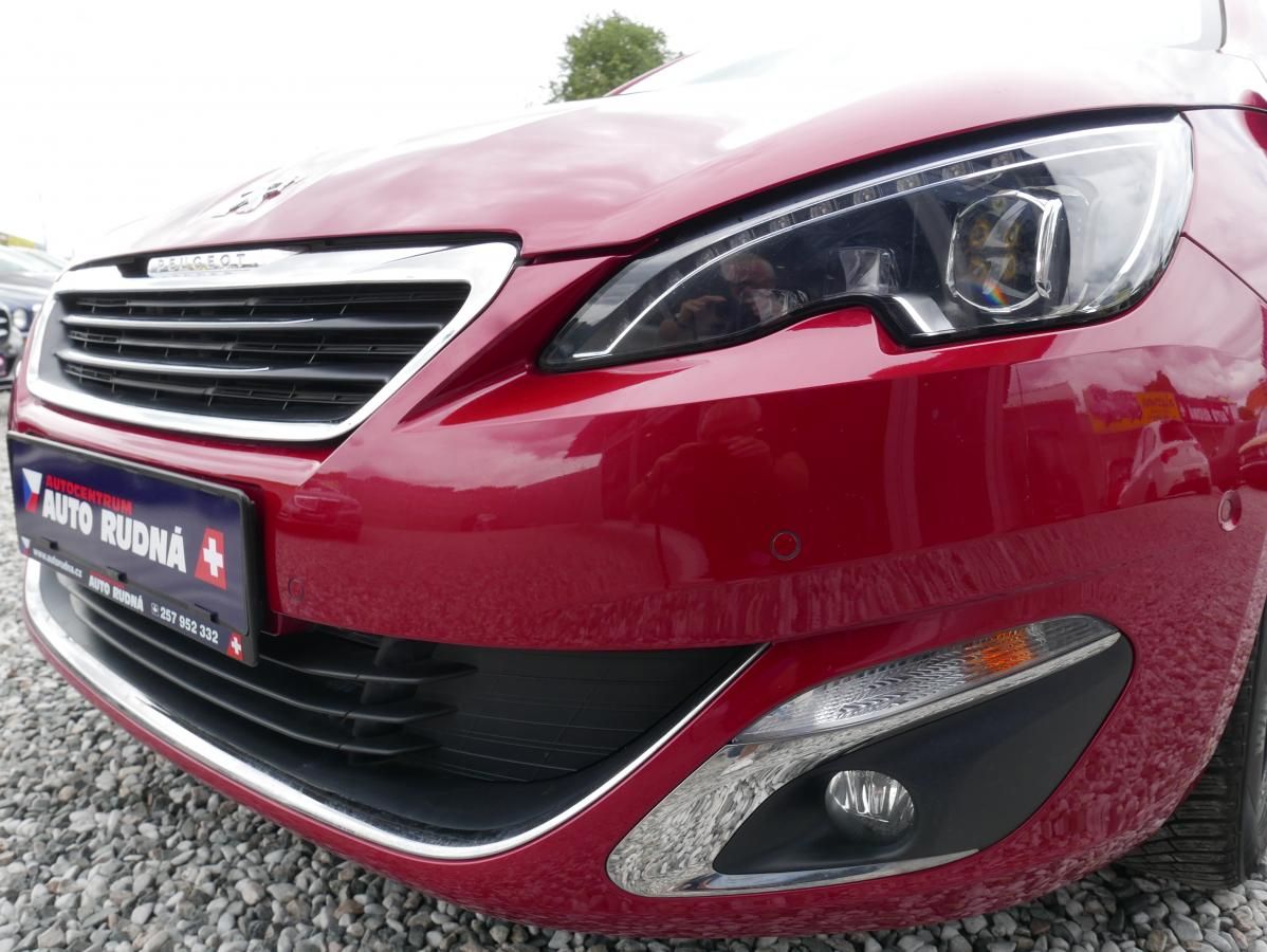 Peugeot 308, 1,2 SW 96kW Automat Nepojízdné - fotka 2