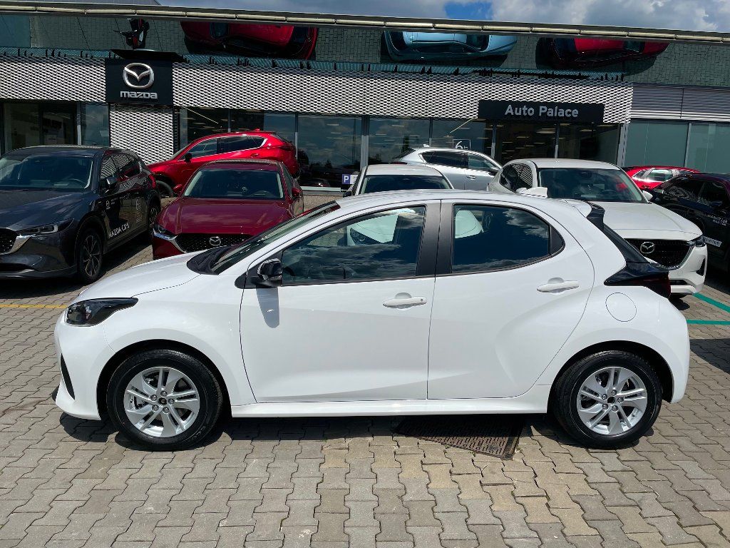 Mazda 2 Hybrid, 1,5 HEV Centre-Line 12 690km - fotka 2