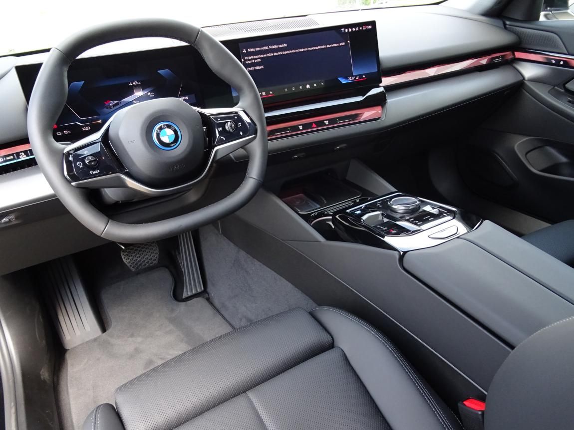BMW i5, eDrive40 Sedan - fotka 4
