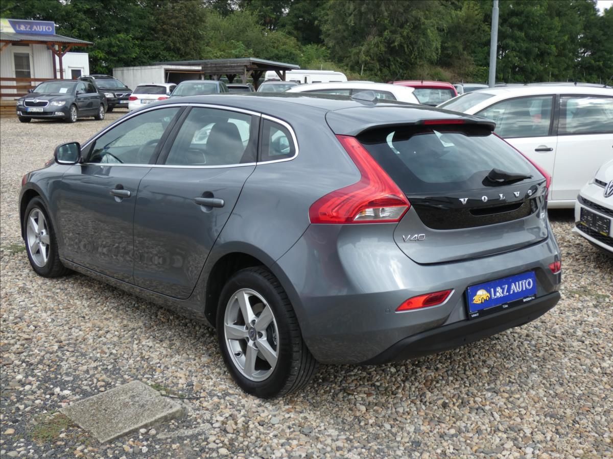 Volvo V40, 2,0 D - fotka 6