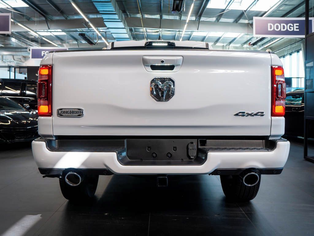 Dodge Ram, 5.7 V8 eTorque Longhorn 22Alu - fotka 5