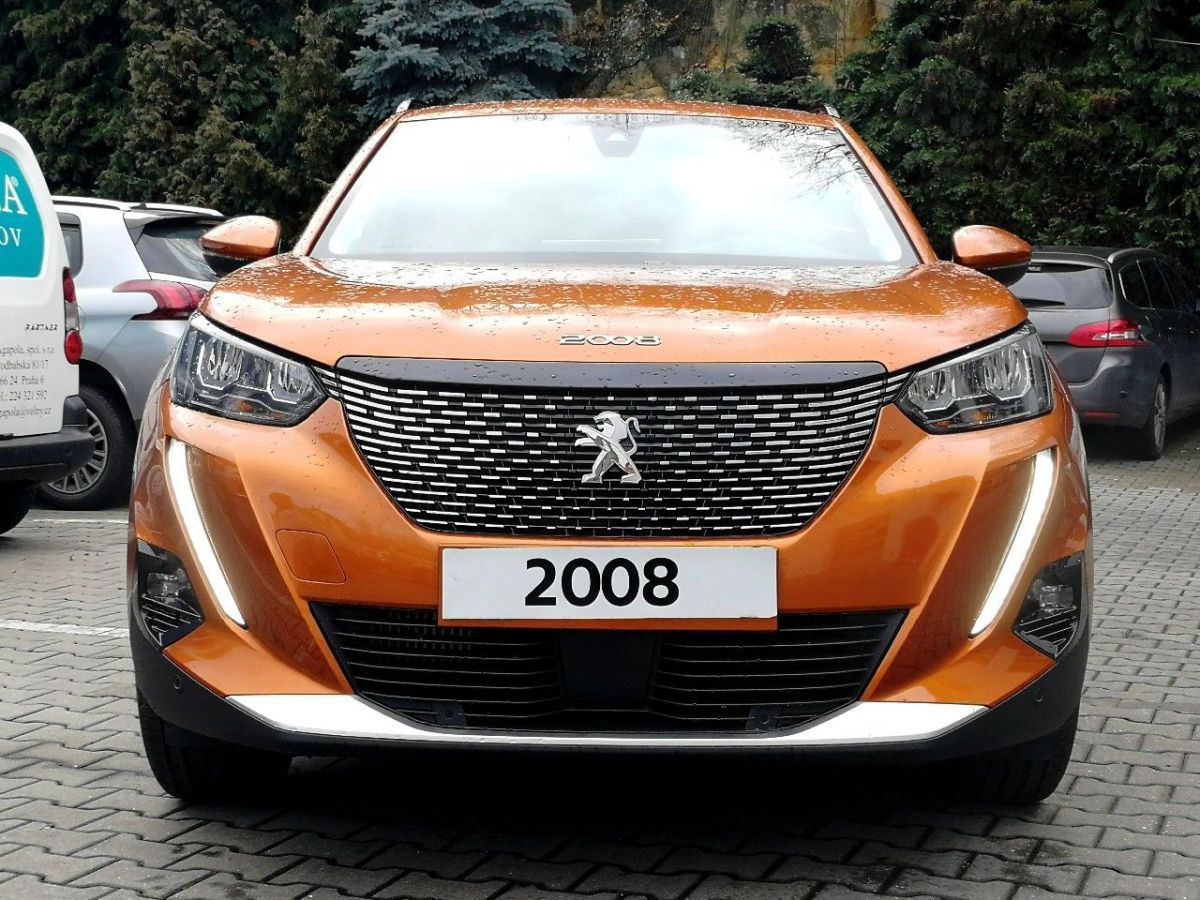 Peugeot 2008, e-ALLURE Elektromotor 100 kW - fotka 2