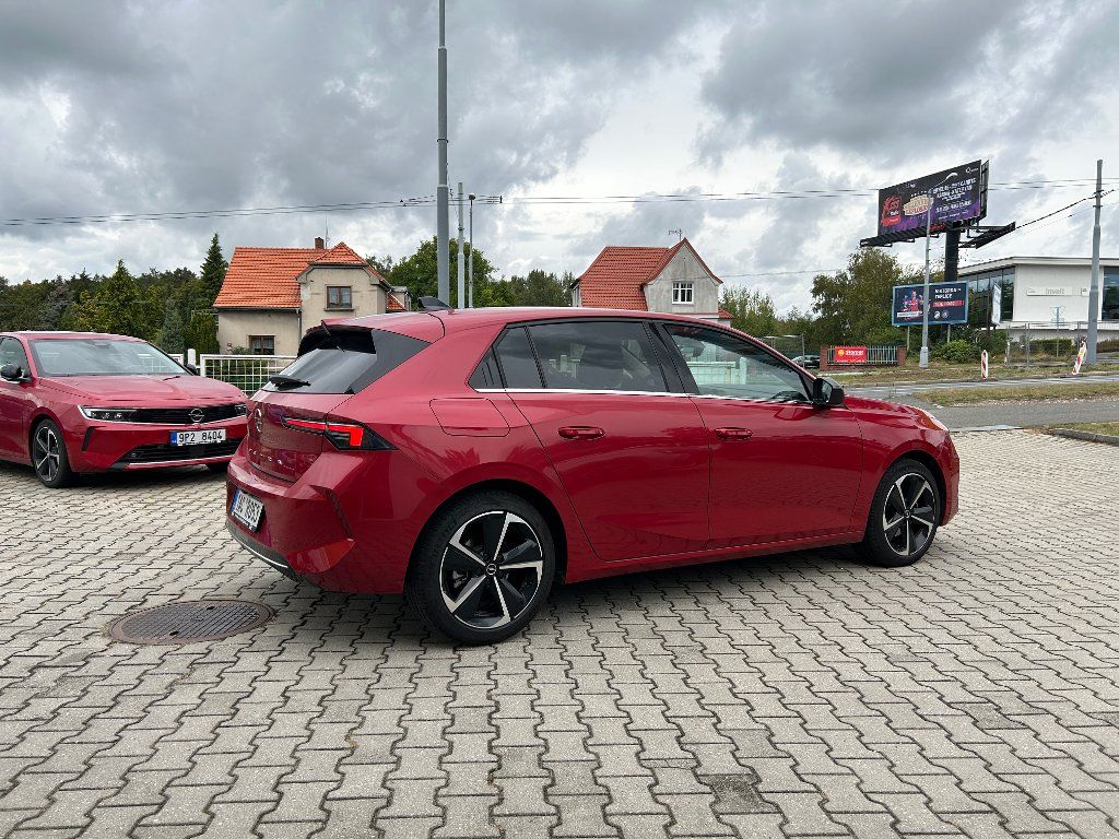Opel Astra, Elegance 1,2 Turbo 81kW MT6 - fotka 5