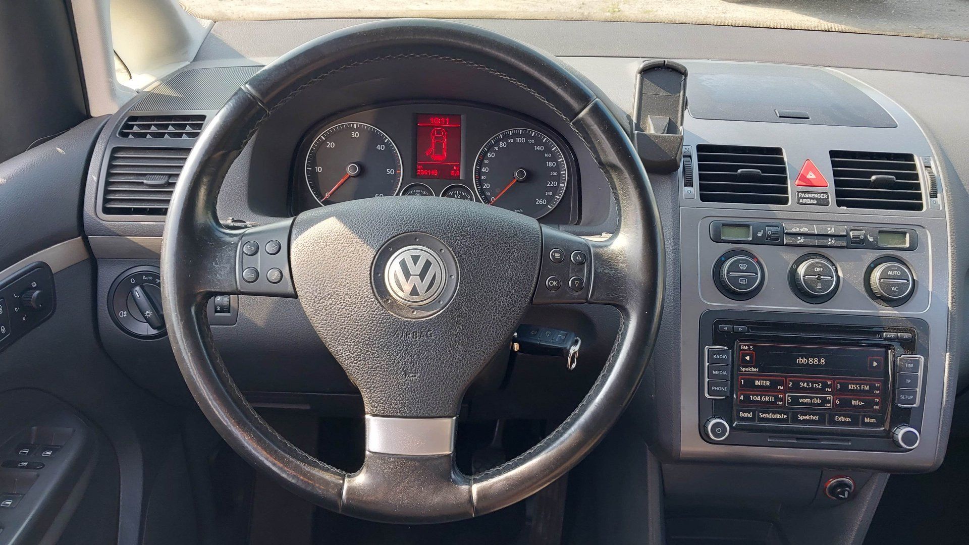 Volkswagen Touran, 2.0 Tdi 8/2008 BUFÍK, STŘ.OKNO - fotka 3