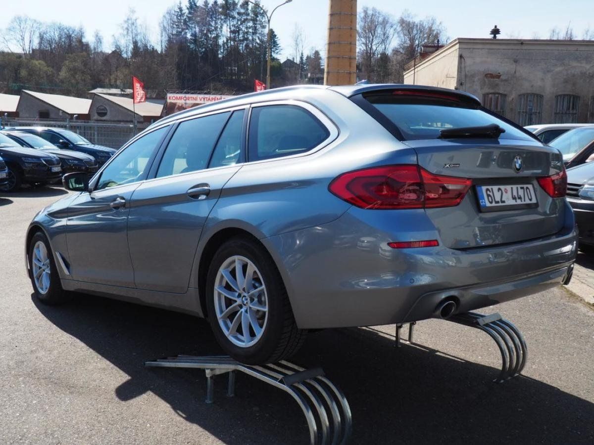 BMW Řada 5, 520d xDrive, HeadUp, Key - fotka 2