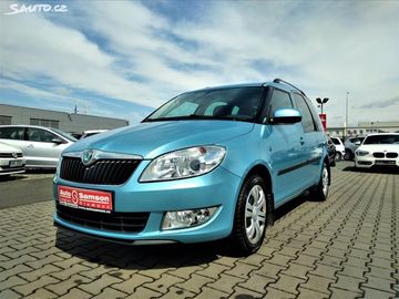 1,2 TSi *AUTO A/C * VÝHŘEV *ES