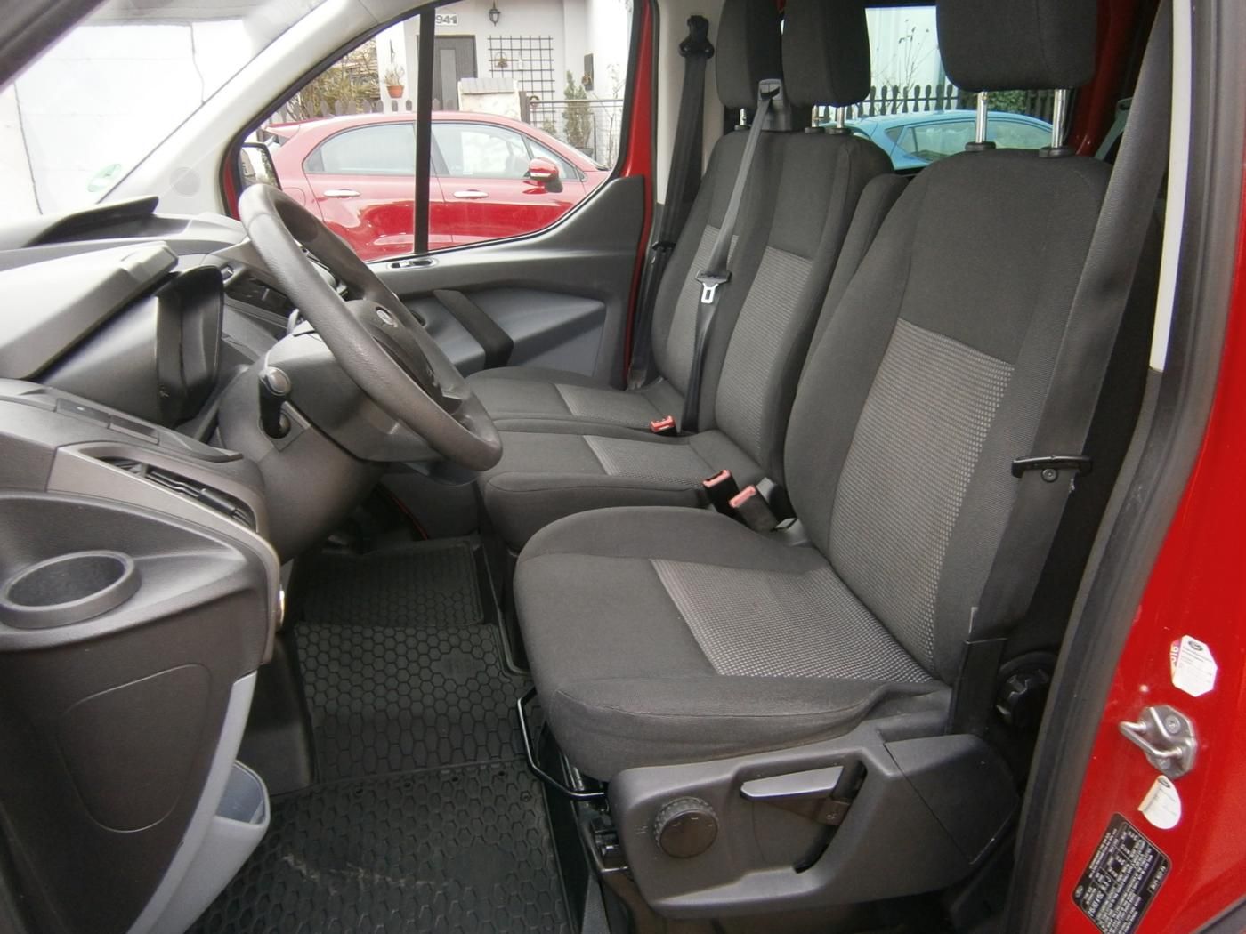 Ford Transit Custom, 2,2 TDCI 6MÍST - fotka 6