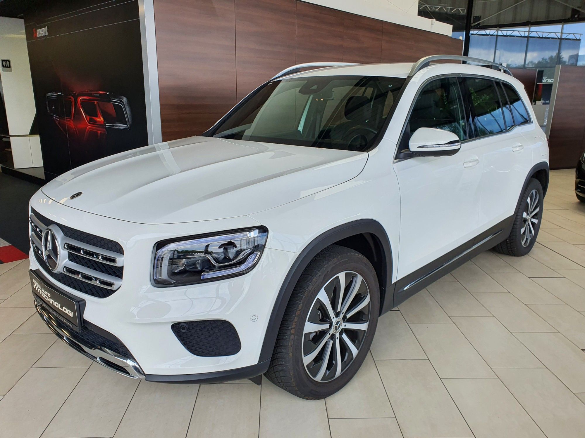 Mercedes-Benz GLB, 220 D 4MATIC - fotka 2