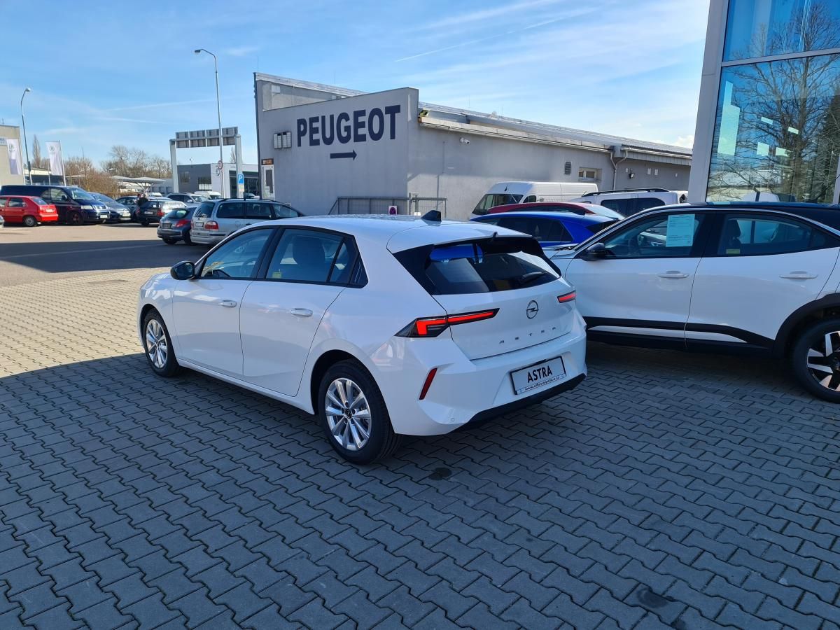 Opel Astra, Edition 1.2 81 kW MT6 - fotka 4