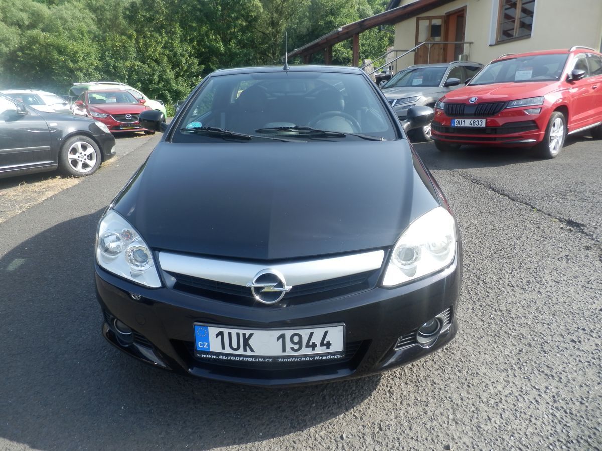 Opel Tigra, 1,8 92KW Roadster - fotka 3