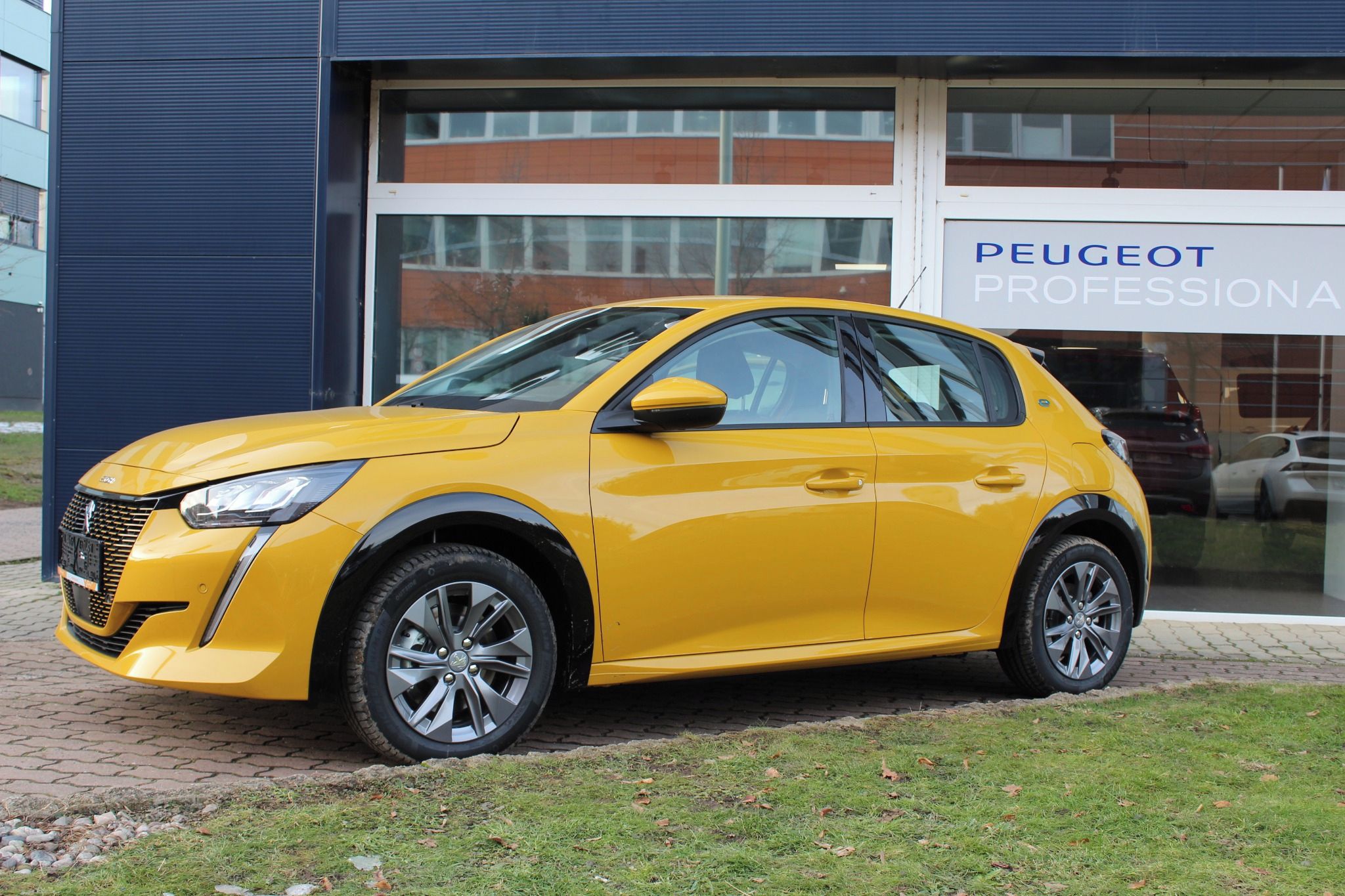 Peugeot 208, e-ALLURE Elektromotor 100 kW - fotka 5