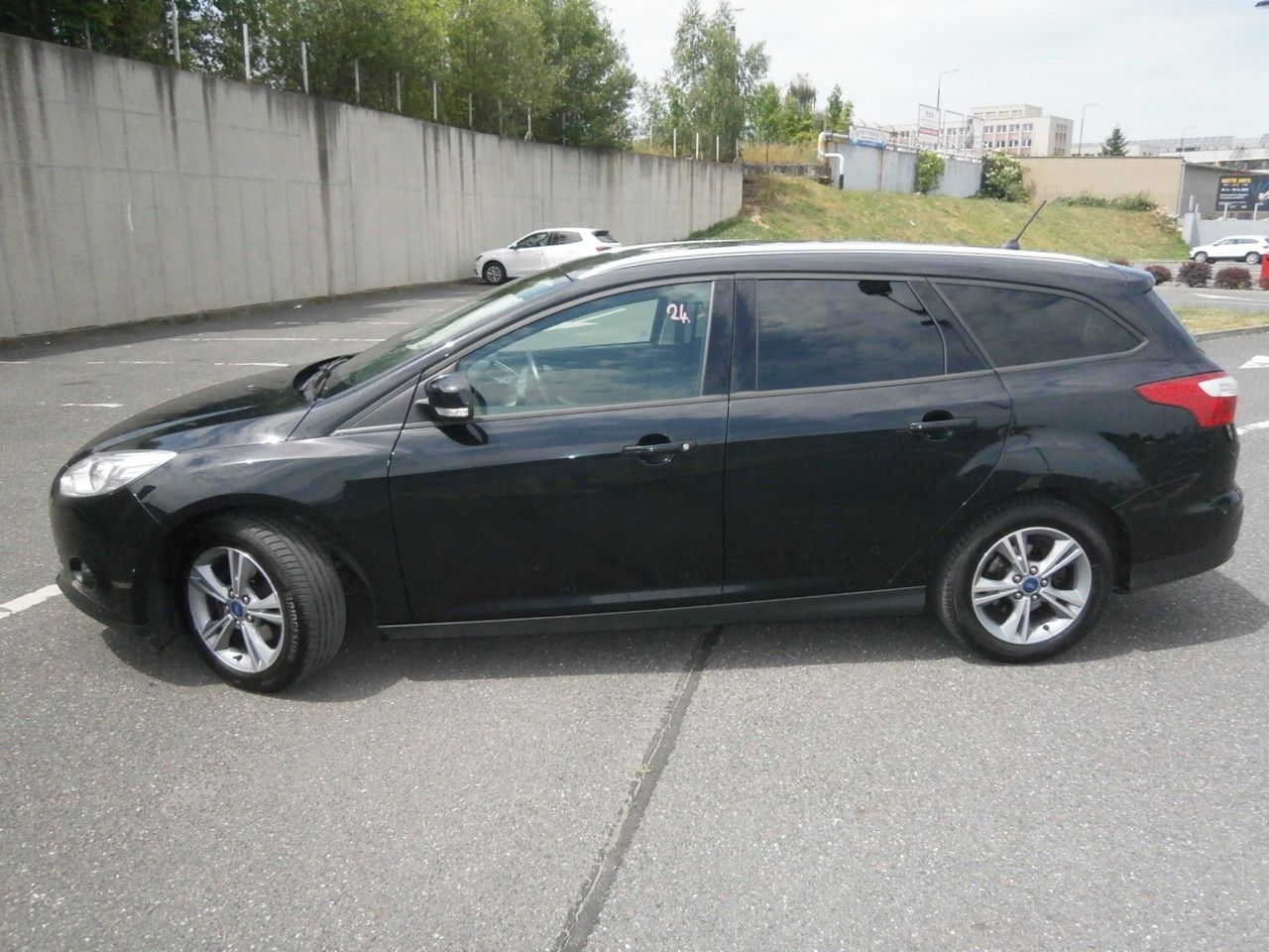 Ford Focus, 1,0i 74 KW DIGI KLIMA SERVISKA - fotka 2