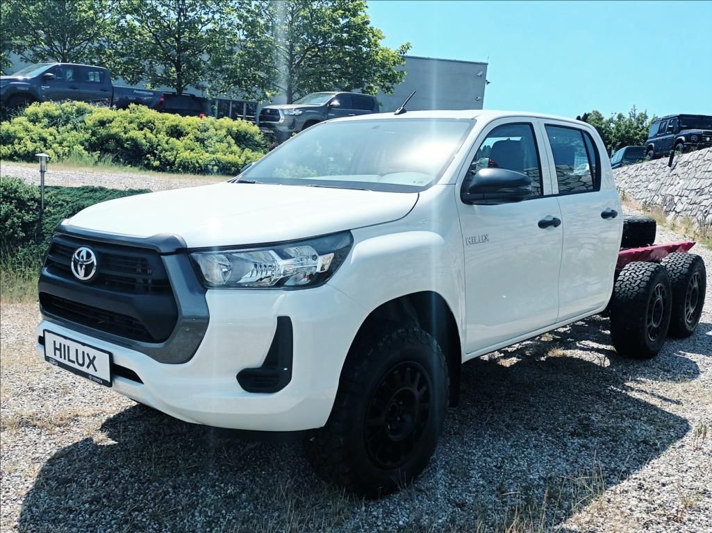 Toyota Hilux, 6x6  2,4D-4D 6MT Live 6x6 - fotka 3