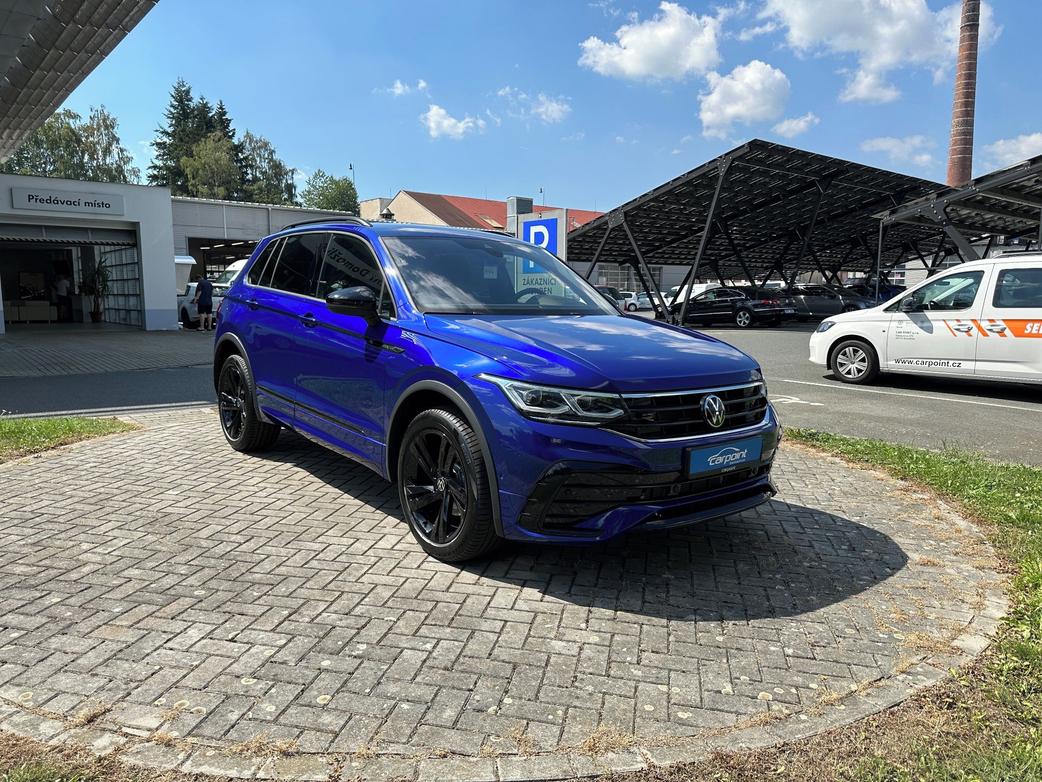 Volkswagen Tiguan, R-line 2.0TDi 4motion DSG - fotka 2