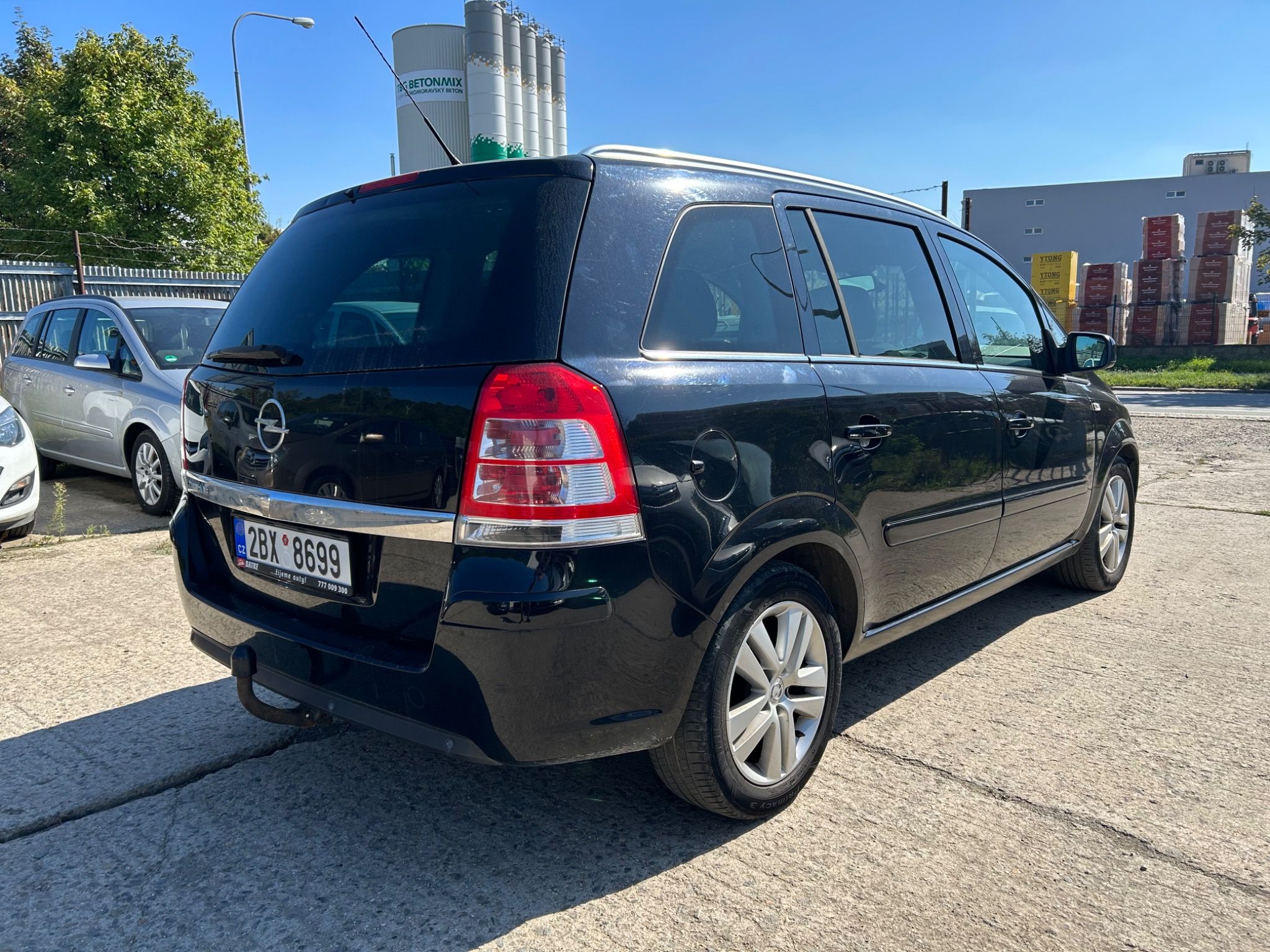 Opel Zafira, 1,8 16V, SPORT, 7míst, tažné - fotka 4